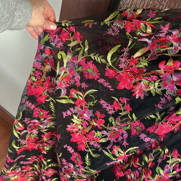 Marchesa Notte
Embroidered Lace Gown size 8 long. - Picture 13 of 14